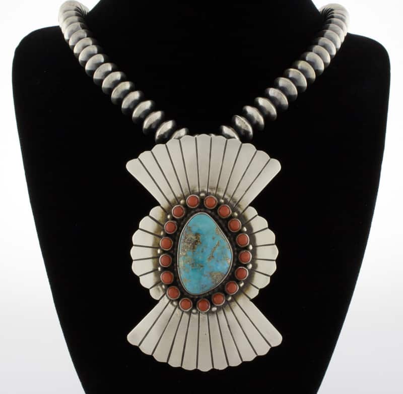 Collier en perles en argent sterling fait main avec pin-pendentif en turquoise naturelle de Kingman et corail