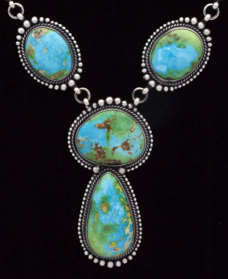 Collier en chaîne avec turquoise des montagnes de Sonora et boucles d'oreilles assorties