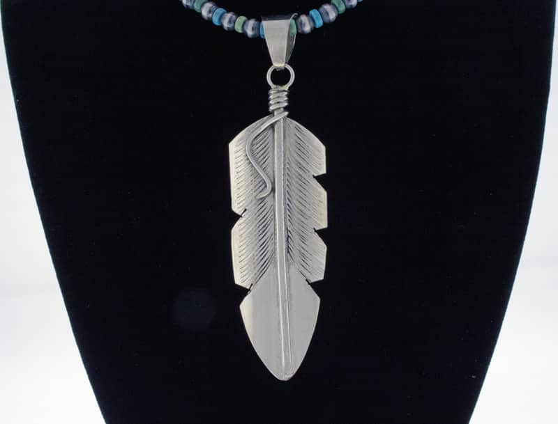 Collier en perles turquoise et argent sterling avec plume