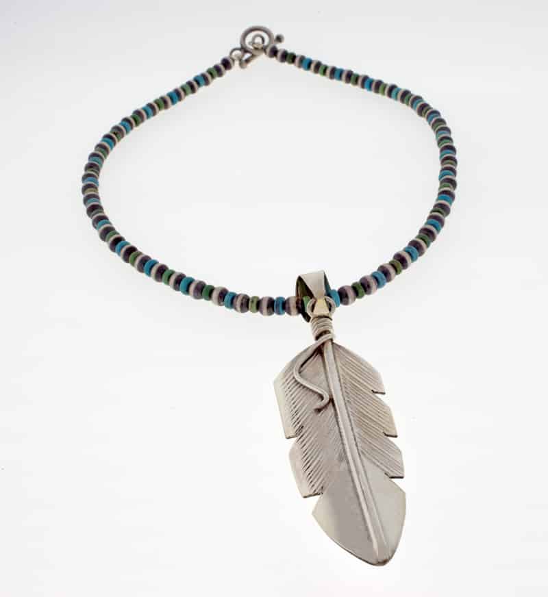 Collier en perles turquoise et argent sterling avec plume