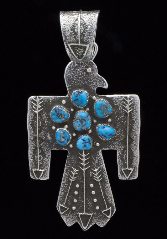 Pendentif en tuf de faucon tonnerre avec un cluster central en turquoise Kingman en forme libre