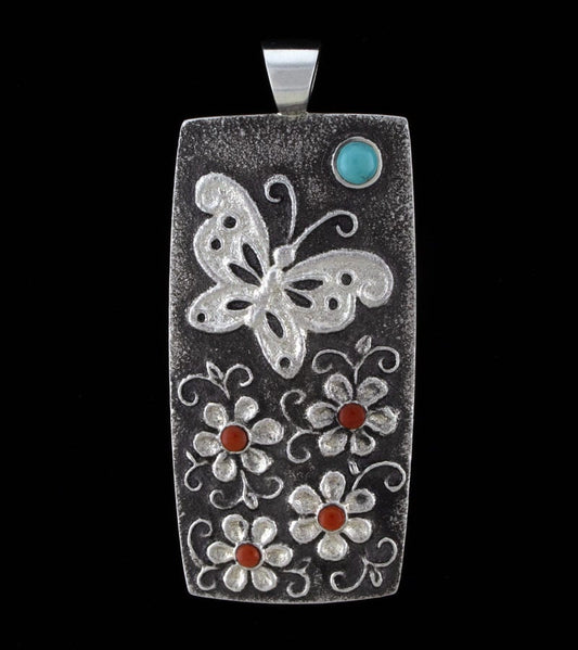 Pendentif Papillon en Tuf avec Fleurs