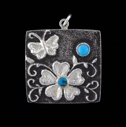 Pendentif Fleur et Papillon en Tuf