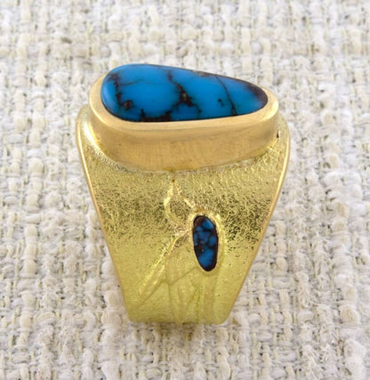 Tufa Cast Solid 18K Gold Ring With High Grade Natural Bisbee Turquoise