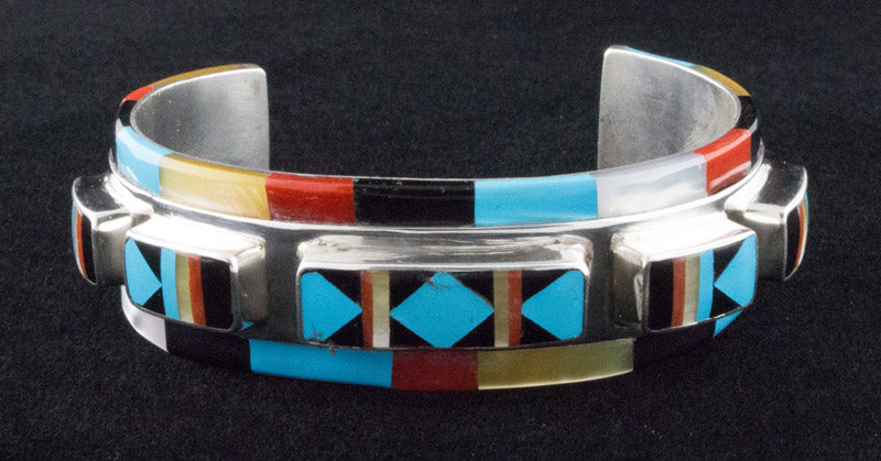 Bracelet en inlay multi-pierres avec rangée centrale surélevée