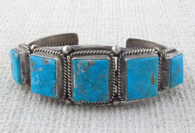 Bracelet en rangée de 5 pierres en turquoise naturelle de haute qualité