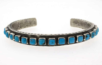 Natürlicher Kingman-Turquoise 26-Steine-Reihenarmband