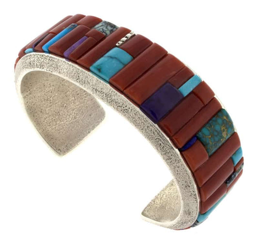 Bracelet en tufeau avec design en incrustation de pavés surélevés