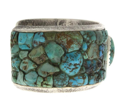 Bracelet en pierre centrale en turquoise naturelle Royston avec des côtés en inlay de pavé surélevé en nuggets de turquoise du Nevada.