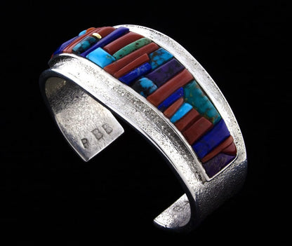 Bracelet en tufe avec un design en mosaïque de pavés surélevés multicolores