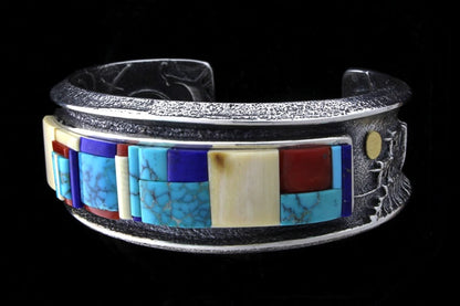 Tufa-Guss Pueblo-Szenen-Armband mit natürlichem Multi-Color-Höhen-Inlay-Design