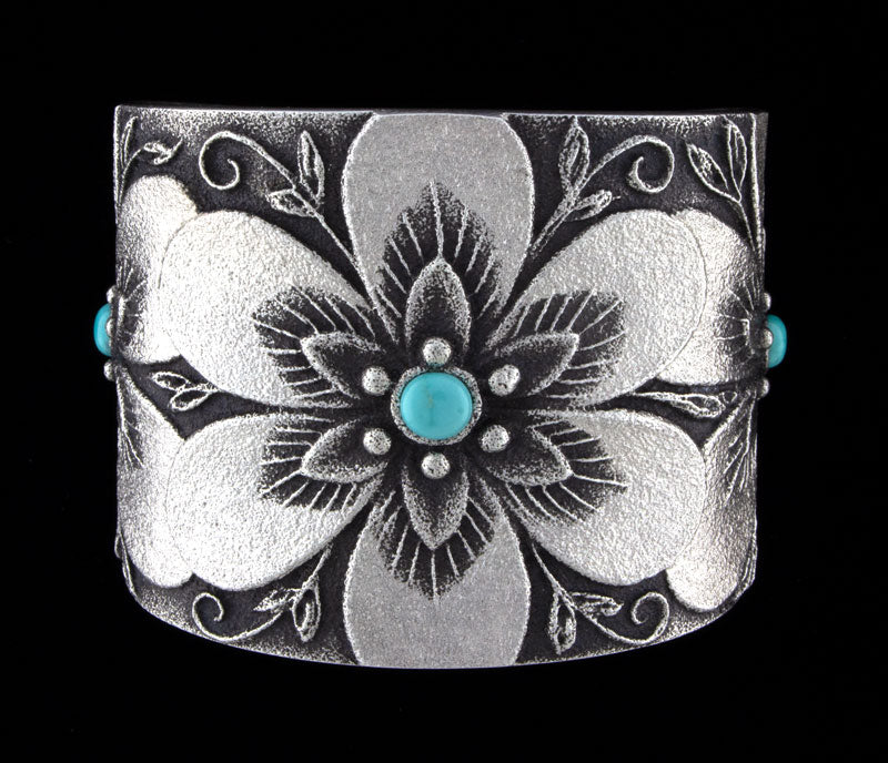 Bracelet en fleurs en tufa avec turquoise naturelle claire de Lone Mountain